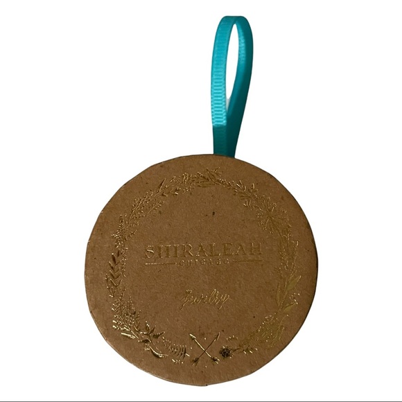 New in box Shiraleah stackable rings. 2 gold tone 1 silver tone.gift box… - Picture 4 of 4